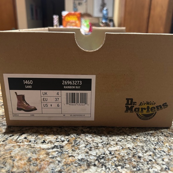 Dr. Martens Women's 1460 Sand Rainbow Ray Boots Ladies Size 6 BRAND NEW IN BOX - Picture 7 of 14
